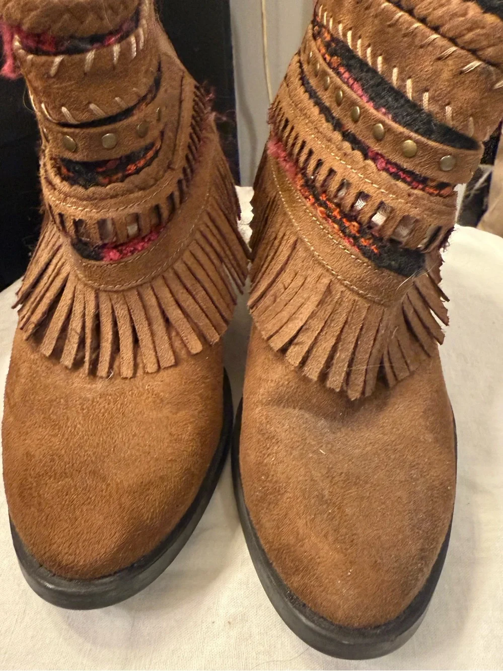 Mudd Brown Suede Fringe Boho Western Ankle Boots Studded